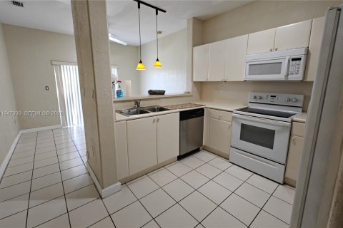 Copropriété à louer à Homestead, Floride: 3 chambres, 108.32 m2 № 2004035 - photo 10