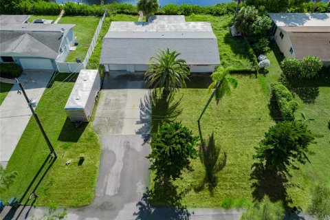 House in Nokomis, Florida 2 bedrooms, 131.83 sq.m. № 2351845