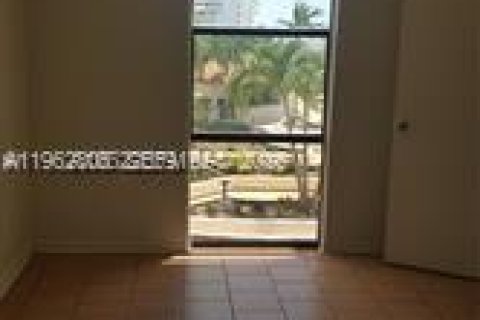 Condominio en venta en North Miami, Florida, 2 dormitorios, 97.55 m2 № 2089927 - foto 3