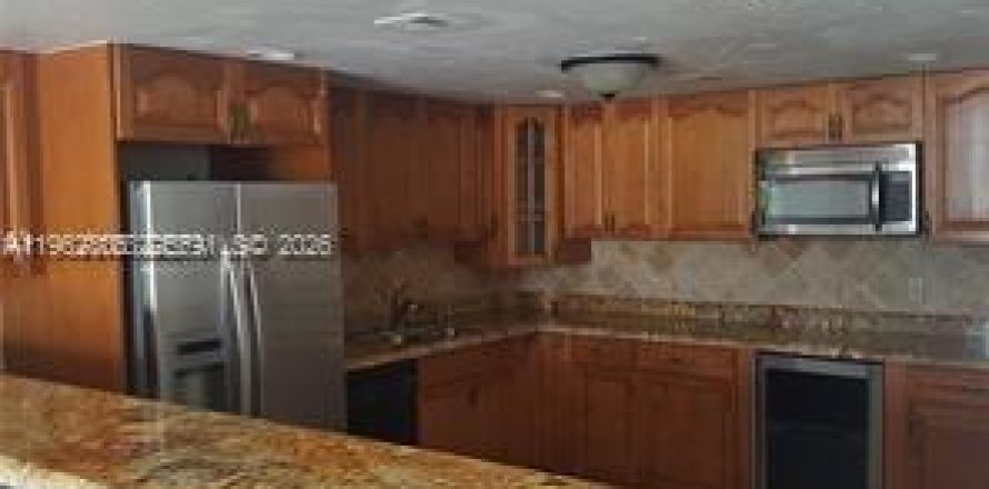 Condominio en North Miami, Florida, 2 dormitorios  № 2089927