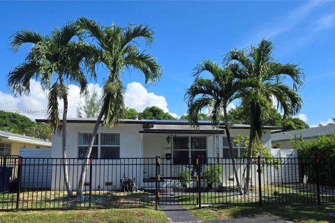 Villa ou maison à louer à Hollywood, Floride: 3 chambres, 120.87 m2 № 1921475 - photo 1