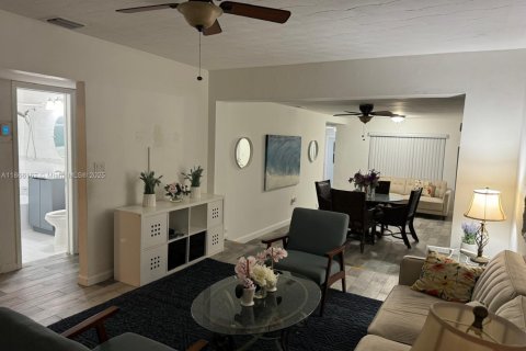 Villa ou maison à louer à Hollywood, Floride: 3 chambres, 120.87 m2 № 1921475 - photo 7