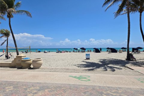 Villa ou maison à louer à Hollywood, Floride: 3 chambres, 120.87 m2 № 1921475 - photo 5