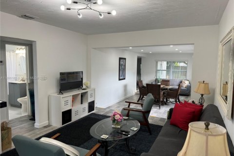 Villa ou maison à louer à Hollywood, Floride: 3 chambres, 120.87 m2 № 1921475 - photo 9