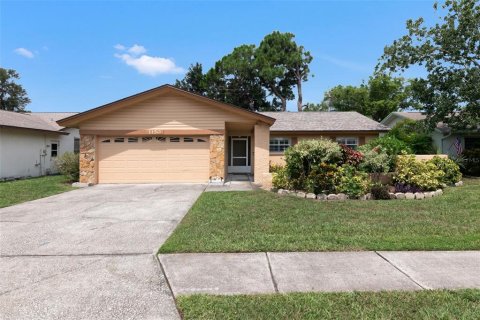 House in Dunedin, Florida 3 bedrooms, 135.36 sq.m. № 2266783