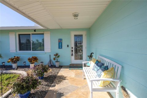 House in Englewood, Florida 2 bedrooms, 141.03 sq.m. № 1542350 - photo 3