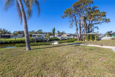 House in Englewood, Florida 2 bedrooms, 141.03 sq.m. № 1542350 - photo 30