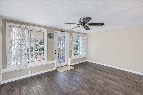 House in Englewood, Florida 2 bedrooms, 141.03 sq.m. № 1542350 - photo 15