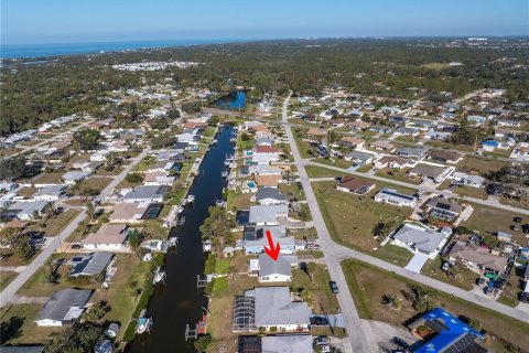 House in Englewood, Florida 2 bedrooms, 141.03 sq.m. № 1542350 - photo 2