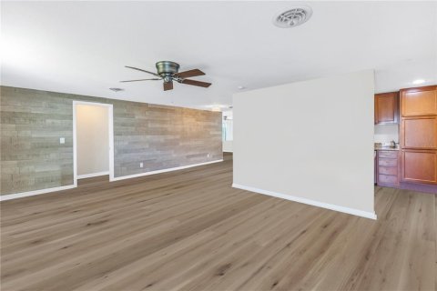 House in Englewood, Florida 2 bedrooms, 141.03 sq.m. № 1542350 - photo 4