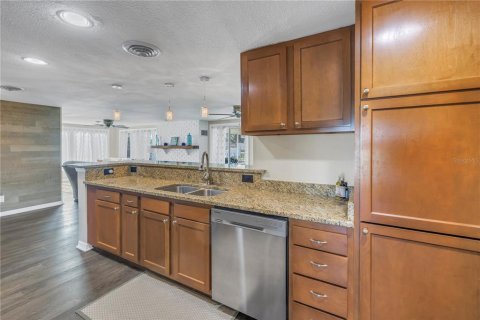 House in Englewood, Florida 2 bedrooms, 141.03 sq.m. № 1542350 - photo 13