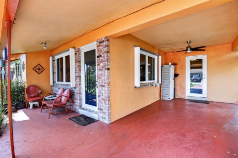 Casa en venta en Oakland Park, Florida, 2 dormitorios, 104.79 m2 № 2242676 - foto 3