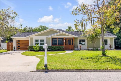 House in Winter Garden, Florida 3 bedrooms, 244.98 sq.m. № 1847046 - photo 1
