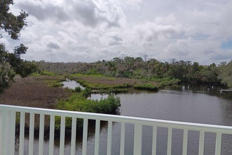 House in Spring Hill, Florida 3 bedrooms, 143.07 sq.m. № 2408959 - photo 3