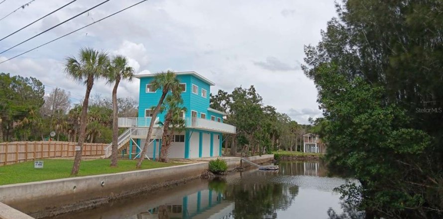 House in Spring Hill, Florida 3 bedrooms, 143.07 sq.m. № 2408959