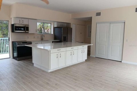 House in Spring Hill, Florida 3 bedrooms, 143.07 sq.m. № 2408959 - photo 19