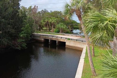 House in Spring Hill, Florida 3 bedrooms, 143.07 sq.m. № 2408959 - photo 2