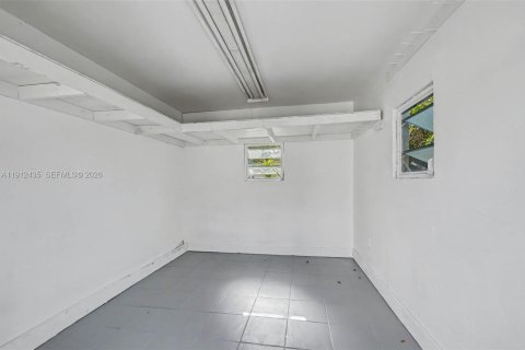 House in Miami, Florida 3 bedrooms, 209.4 sq.m. № 1968419 - photo 27