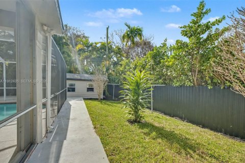 House in Miami, Florida 3 bedrooms, 209.4 sq.m. № 1968419 - photo 25