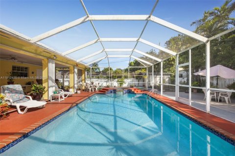 Casa en venta en Miami, Florida, 4 dormitorios, 209.4 m2 № 1968419 - foto 3