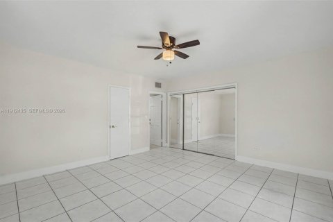 House in Miami, Florida 3 bedrooms, 209.4 sq.m. № 1968419 - photo 15