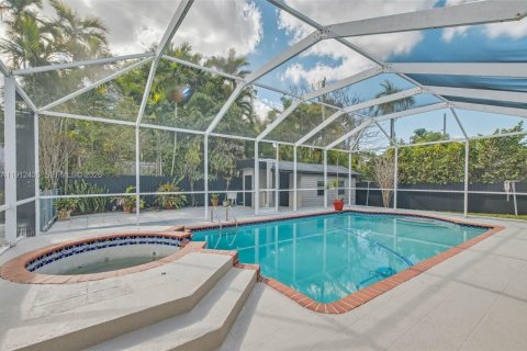 House in Miami, Florida 3 bedrooms, 209.4 sq.m. № 1968419 - photo 22