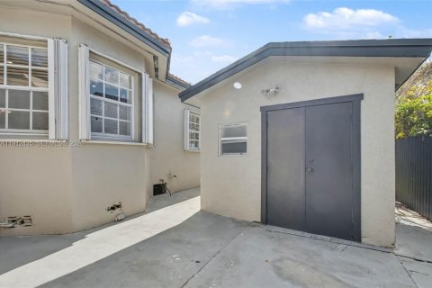 House in Miami, Florida 3 bedrooms, 209.4 sq.m. № 1968419 - photo 26