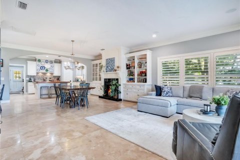 House in Windermere, Florida 4 bedrooms, 368.45 sq.m. № 2351570 - photo 11