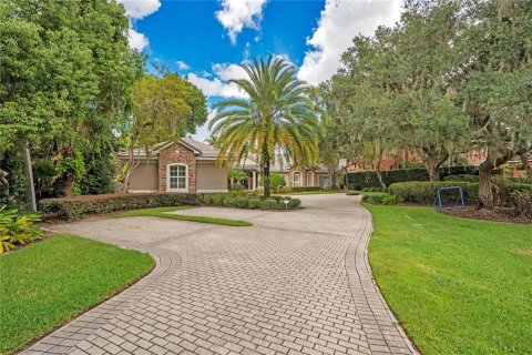 House in Windermere, Florida 4 bedrooms, 368.45 sq.m. № 2351570 - photo 2