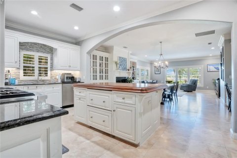 House in Windermere, Florida 4 bedrooms, 368.45 sq.m. № 2351570 - photo 20