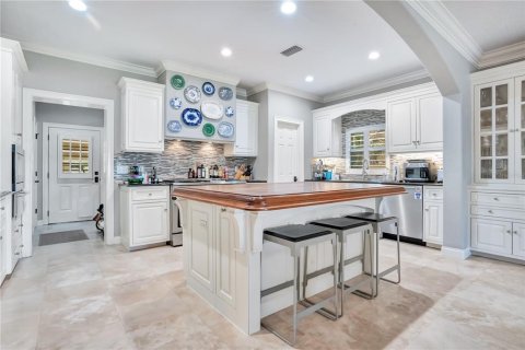 House in Windermere, Florida 4 bedrooms, 368.45 sq.m. № 2351570 - photo 18