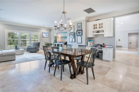 House in Windermere, Florida 4 bedrooms, 368.45 sq.m. № 2351570 - photo 13