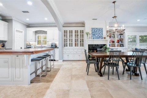 House in Windermere, Florida 4 bedrooms, 368.45 sq.m. № 2351570 - photo 17