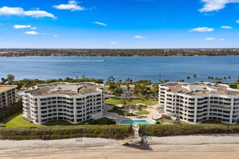 Copropriété à vendre à Palm Beach, Floride: 2 chambres, 161.65 m2 № 2087759 - photo 27