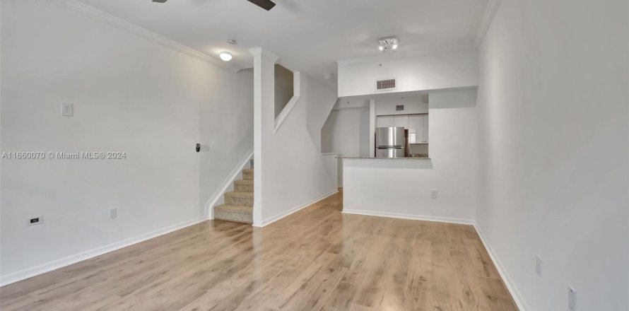 Таунхаус в Авентура, Флорида 1 спальня, 79.8м2 № 2037685