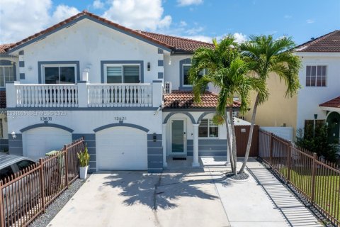 Townhouse in Homestead, Florida 4 bedrooms, 168.34 sq.m. № 2078507 - photo 2