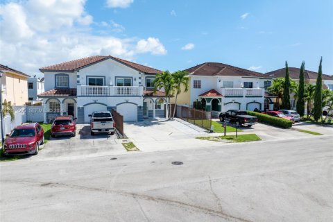Townhouse in Homestead, Florida 4 bedrooms, 168.34 sq.m. № 2078507 - photo 3