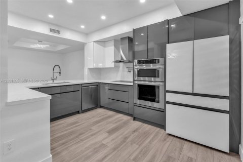 Townhouse in Homestead, Florida 4 bedrooms, 168.34 sq.m. № 2078507 - photo 10