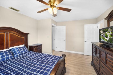 House in Saint Petersburg, Florida 3 bedrooms, 124.95 sq.m. № 2150370 - photo 19