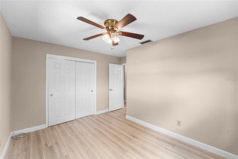 House in Saint Petersburg, Florida 3 bedrooms, 124.95 sq.m. № 2150370 - photo 12