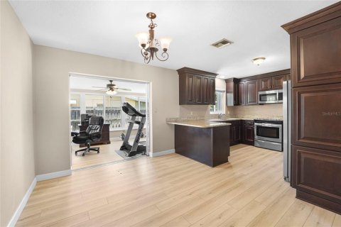 House in Saint Petersburg, Florida 3 bedrooms, 124.95 sq.m. № 2150370 - photo 16