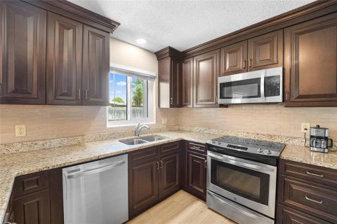 House in Saint Petersburg, Florida 3 bedrooms, 124.95 sq.m. № 2150370 - photo 17