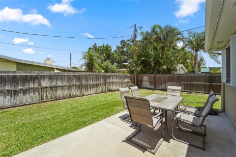 House in Saint Petersburg, Florida 3 bedrooms, 124.95 sq.m. № 2150370 - photo 26