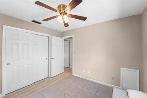 House in Saint Petersburg, Florida 3 bedrooms, 124.95 sq.m. № 2150370 - photo 14