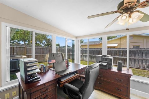 House in Saint Petersburg, Florida 3 bedrooms, 124.95 sq.m. № 2150370 - photo 25