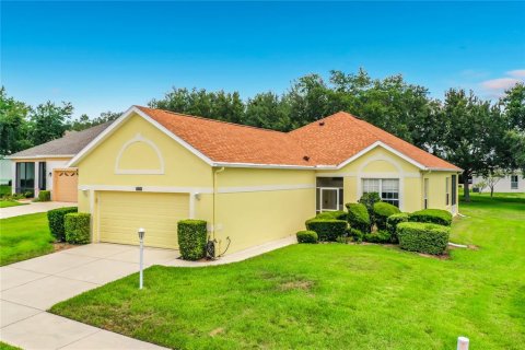 House in Leesburg, Florida 2 bedrooms, 160.07 sq.m. № 2157687 - photo 2