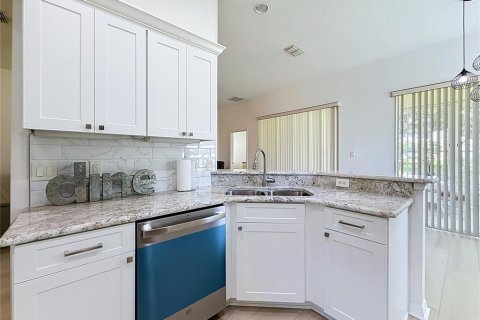 House in Leesburg, Florida 2 bedrooms, 160.07 sq.m. № 2157687 - photo 14