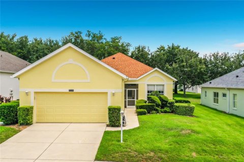 House in Leesburg, Florida 2 bedrooms, 160.07 sq.m. № 2157687