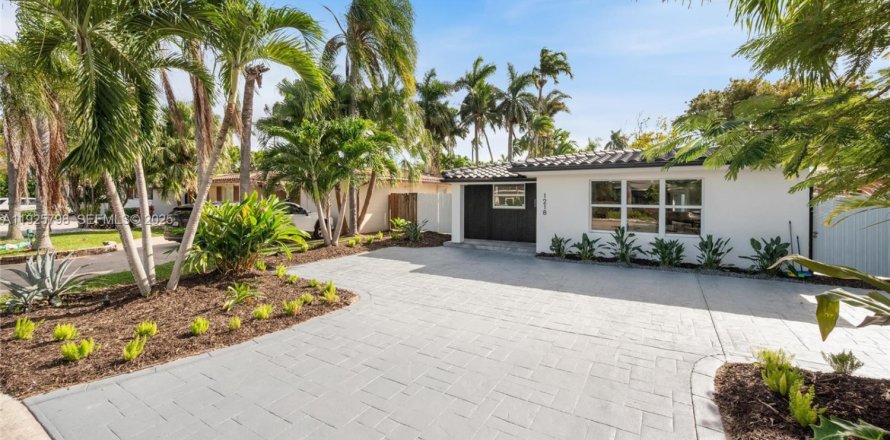 House in Hollywood, Florida 3 bedrooms, 188.5 sq.m. № 1992868
