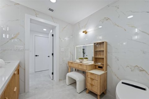 House in Hollywood, Florida 3 bedrooms, 188.5 sq.m. № 1992868 - photo 14